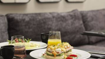 Desayuno buffet (EUR 14 por persona)