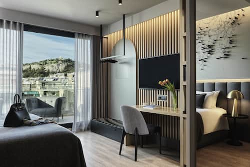 Heritage Hill Suite with balcony and Acropolis View