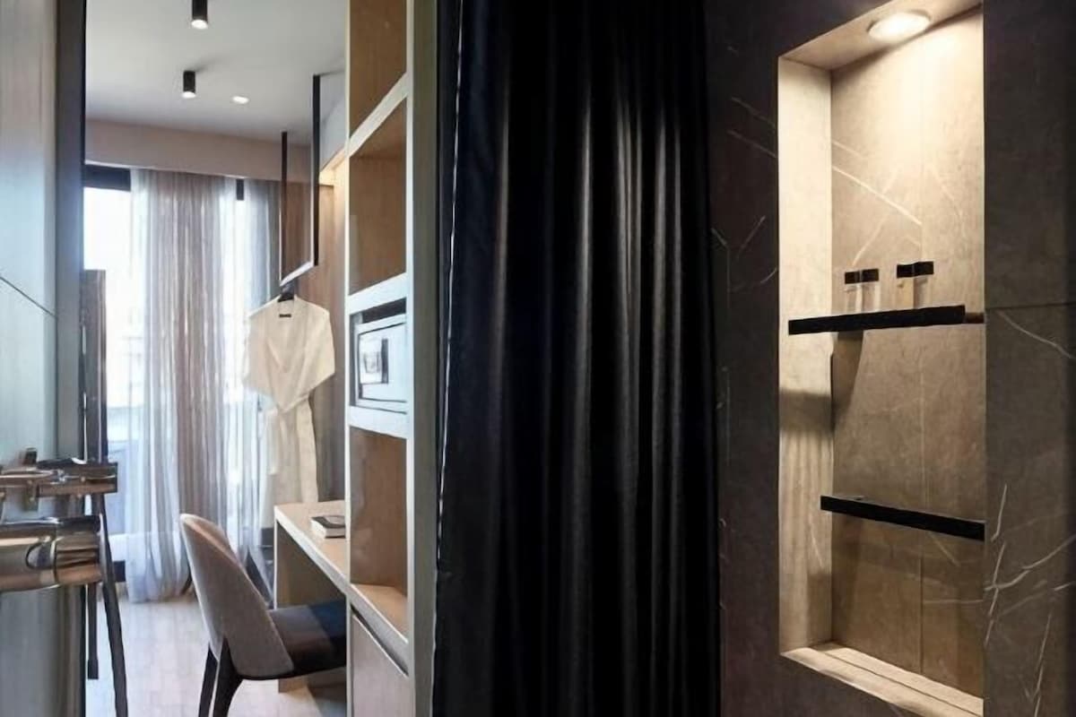 Minibar, in-room safe, desk, laptop workspace