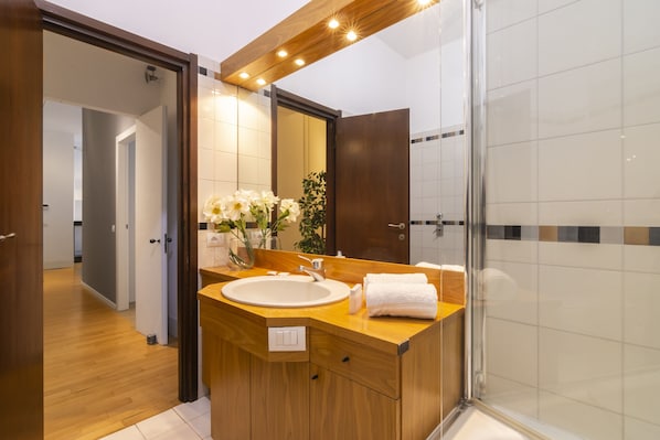 Apartment, 4 Schlafzimmer | Badezimmer | Handtücher