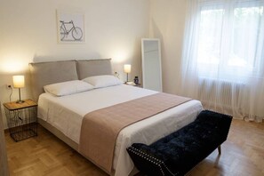 3 bedrooms, desk, iron/ironing board, free WiFi - Luxury 3BD Apartment in Kolonaki (Athens)