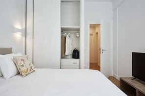 2 soveværelser, skrivebord, strygejern/strygebræt, weekendseng