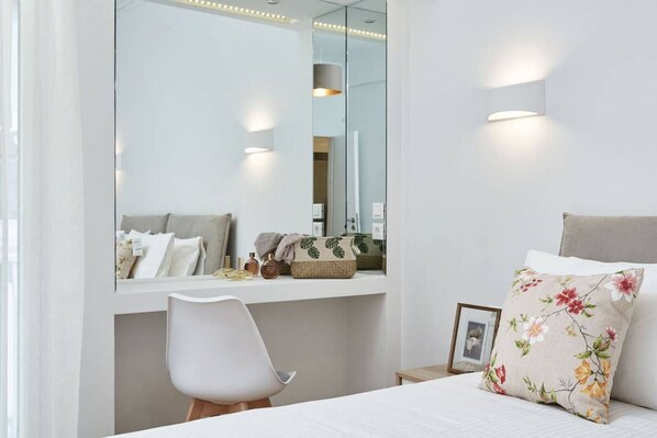 2 Schlafzimmer, Schreibtisch, Bügeleisen/Bügelbrett, Reisekinderbett