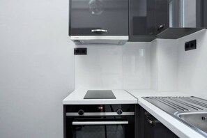 Fridge, microwave, oven, stovetop - Charming 1bd Apt next to Concert Hall (Athina)