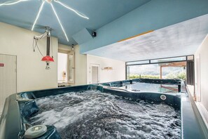 Rum (Pool villa for kidsA)