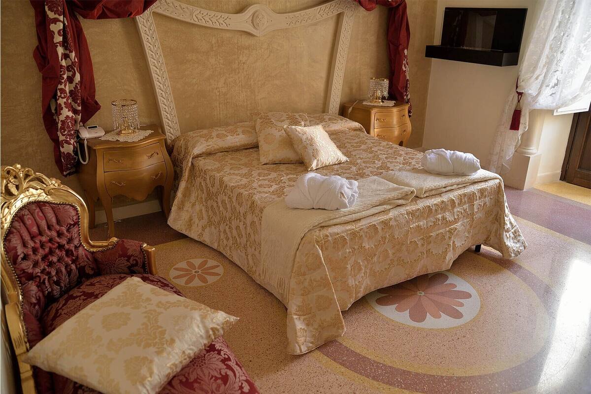 Superior Double Room | WiFi (free), individually decorated, individually furnished