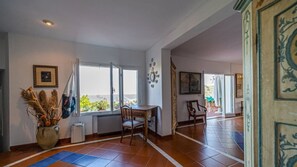 Interior - Villa Tramonto facing the seashore (Portoferraio)