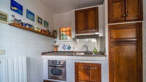 Geladeira, micro-ondas, fogão, lava-louças