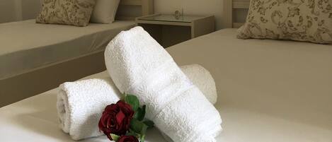 تجهيزات عازلة للصوت وواي فاي مجانًا وملاءات أسرّة