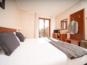 Superior Room, 1 King Bed (Letto Matrimoniale) | Egyptian cotton sheets, premium bedding, memory foam beds, in-room safe - Hotel San Pio (San Giovanni Rotondo)