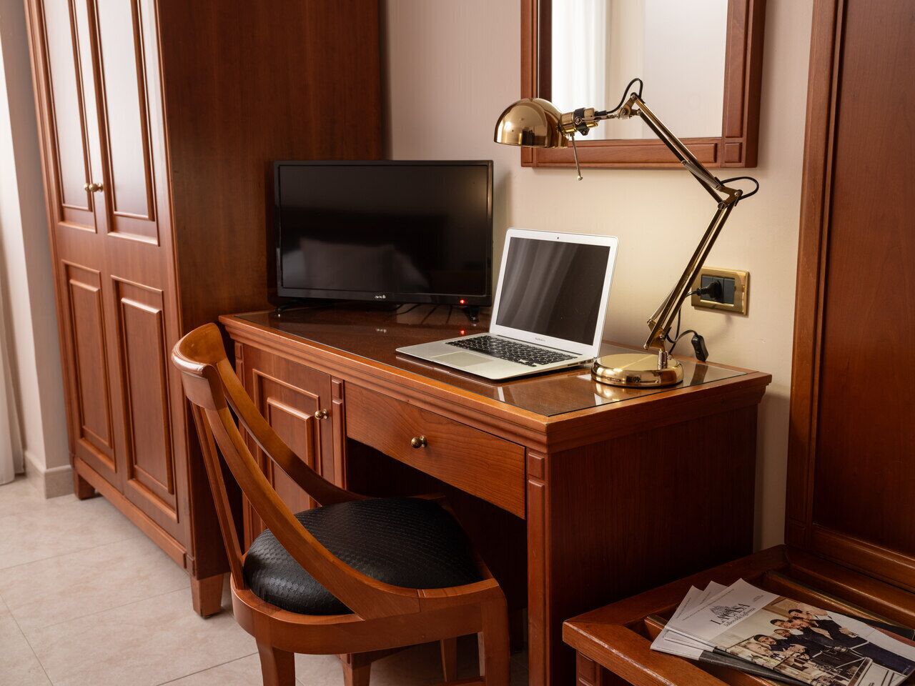 superior triple room (letto matrimoniale e 1 letto singolo) | 1 bedroom, egyptian cotton sheets, premium bedding, memory-foam beds