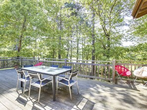 Outdoor dining - Beautiful wooden villa for 6 with terrace and Wi-Fi in Biscarrosse (Biscarrosse)