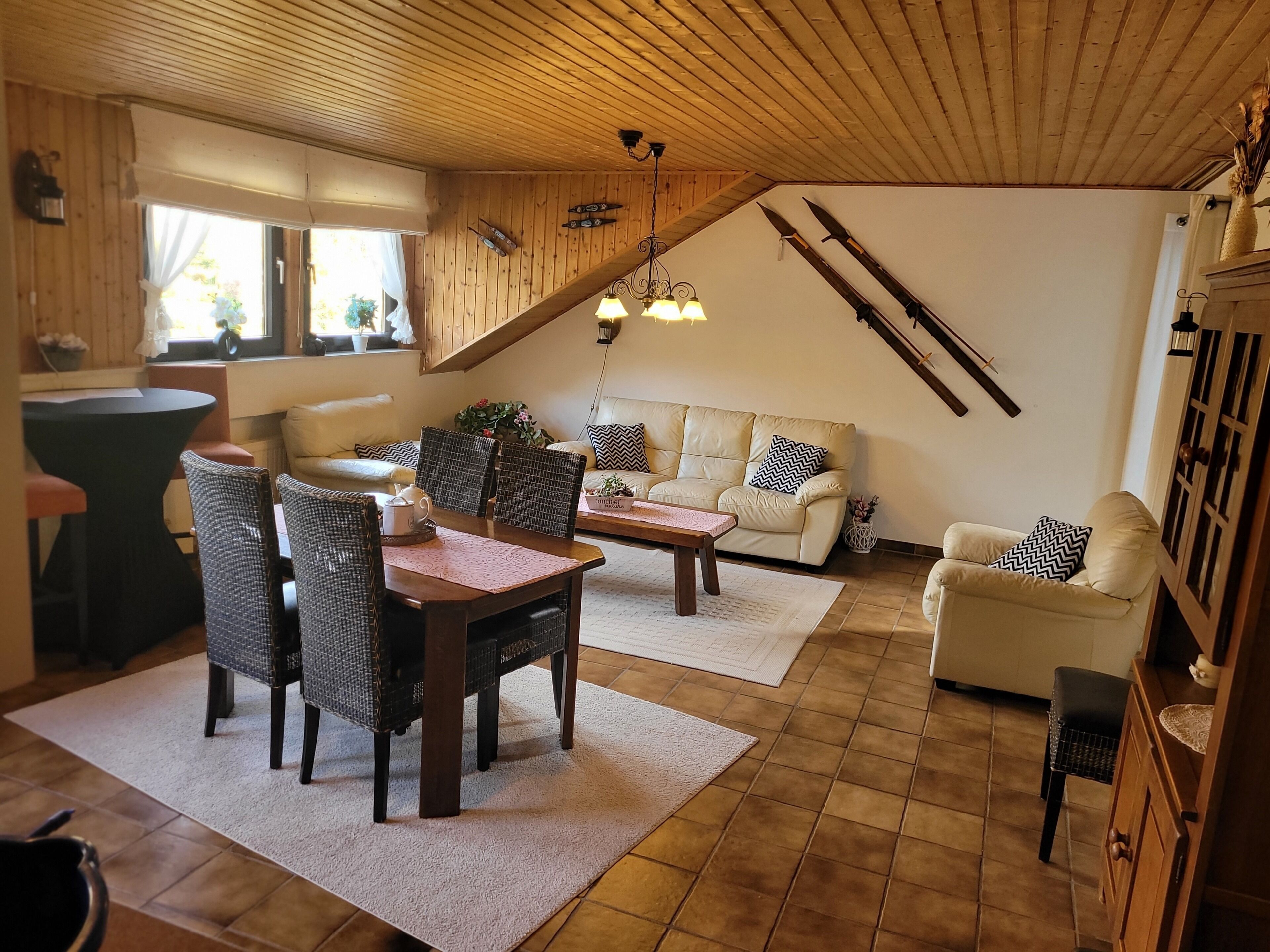 Appartement (Upstairs Apartment) | Coin séjour | Télévision à écran plat