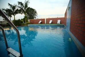 Indoor pool - Hotel JMD Palace (Udaipur)