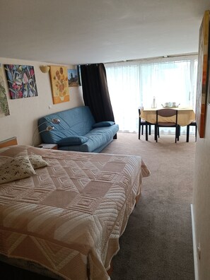 Studio | Laptop workspace, blackout drapes, soundproofing, iron/ironing board - La Meridienne (Sète)