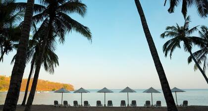 Kaksikerroksinen huvila yksityisellä uima-altaalla ja pääsy rannalle 12