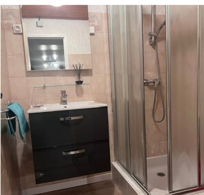 Shower - Gite 4 persons (autignac)