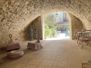 Outdoor dining - Gite l'occitan 6 people (autignac)