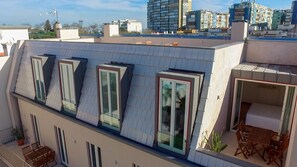 Premium Apartment, 1 Bedroom, Pool View (4E) | Terraza o patio