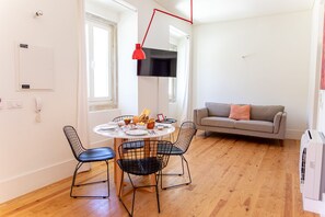 Appartement Premium, 2 chambres, vue piscine (2E) | Coin séjour