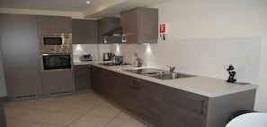 Micro-ondas, fogão, cooktop, lava-louças