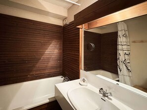 Bathroom - Lovely ground floor studio, 4 ppl, center location, direct ski access (Les Orres)