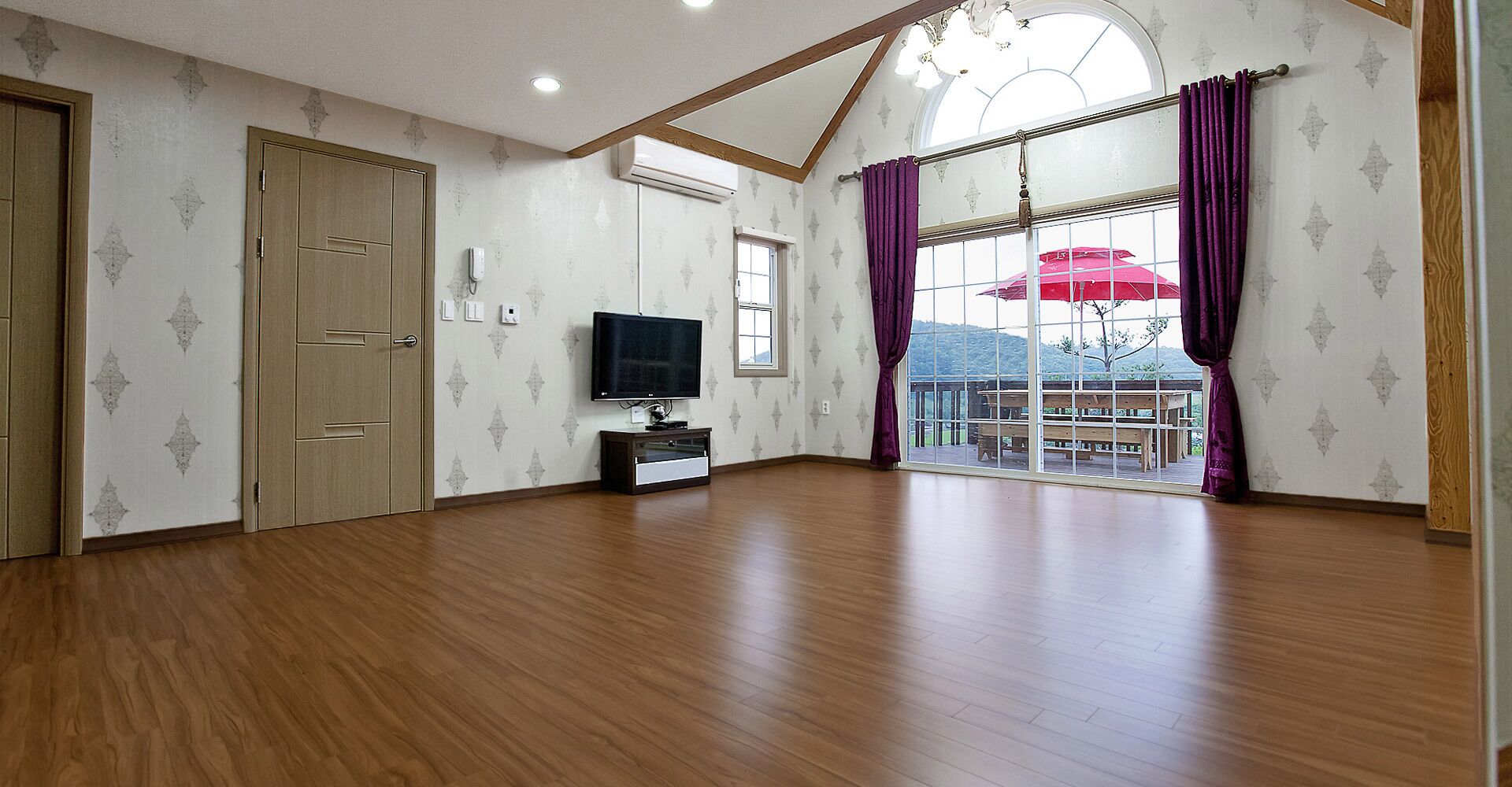 Villa (Pysis) | Living area | Flat-screen TV, heated floors