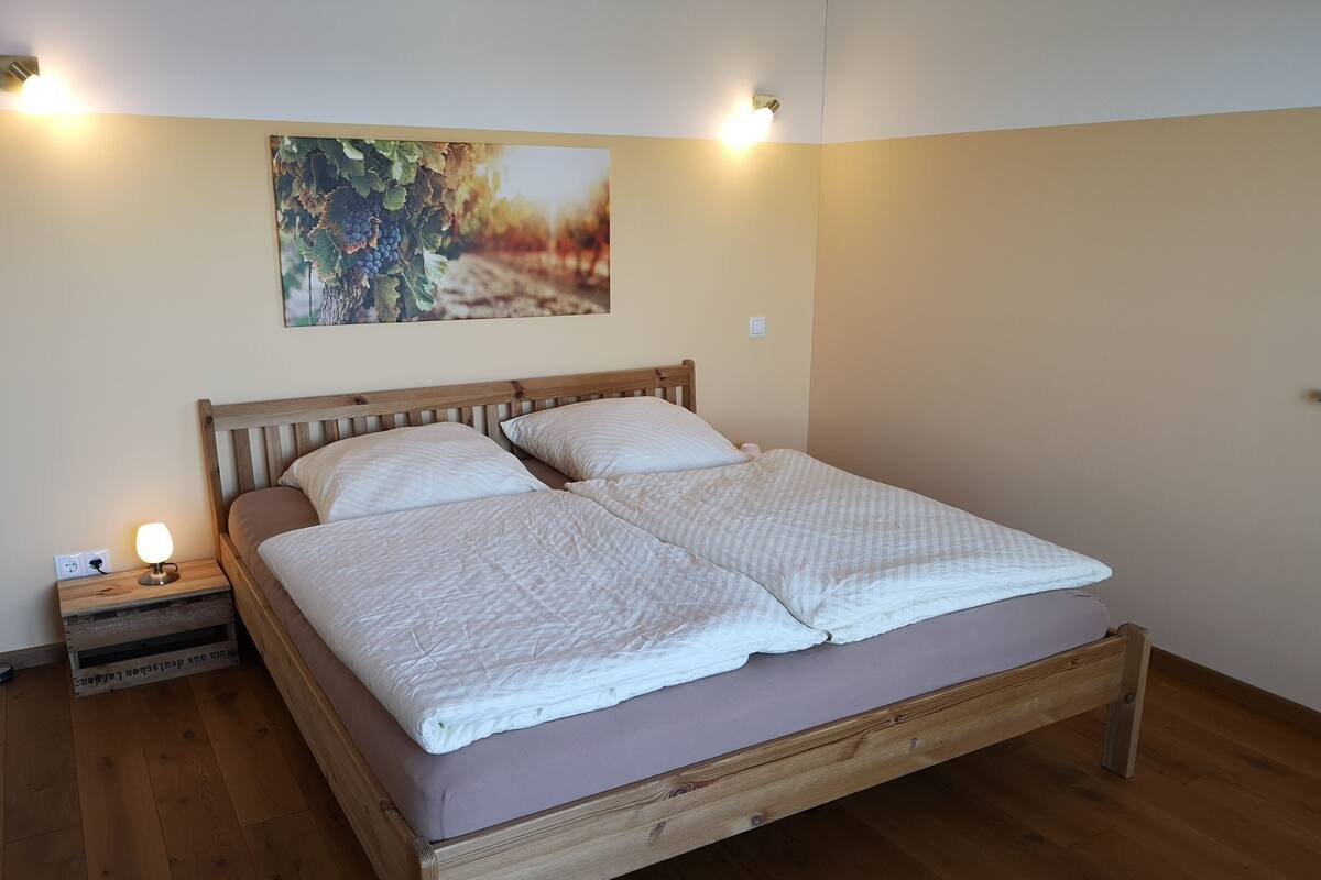 Apartment (Bacchus) | WiFi (free), individually decorated, individually furnished