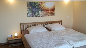 Apartment (Bacchus) | Free WiFi, individually decorated, individually furnished - Weinbergshof Rickel (Kitzingen)