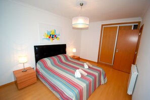 3 bedrooms, iron/ironing board, bed sheets