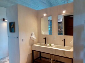 Superior Villa, 2 Bedrooms | Bathroom