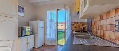 冰箱、微波炉、烤箱、炉灶