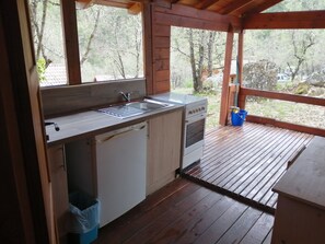 Frigorifero, forno, piano cottura, macchina per tè/caffè