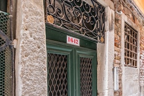 EntrĂ©e de lâhĂ©bergement