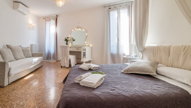 WiFi (free), bed sheets - Palazzo Da Ponte (Venice)
