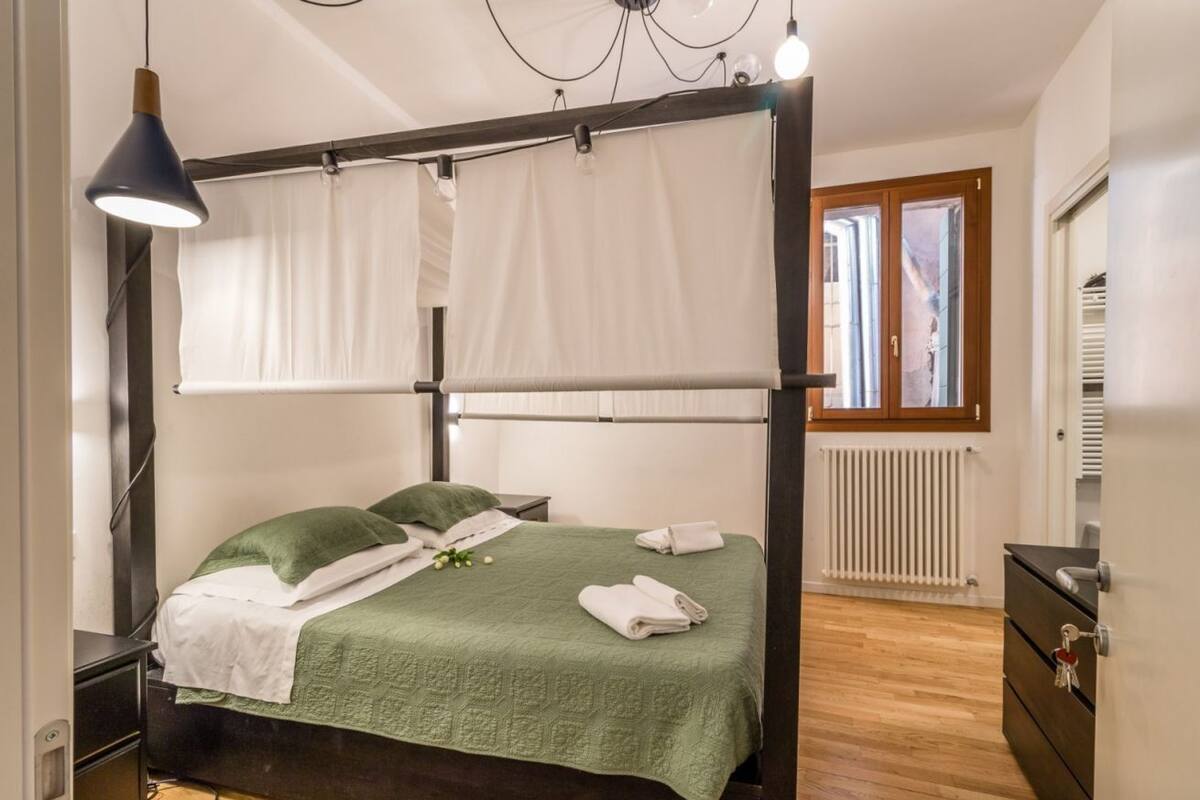 Wifi gratis y ropa de cama