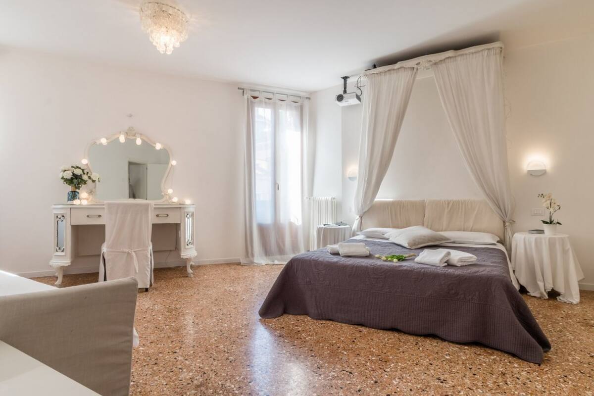 1 camera, Wi-Fi gratuito, lenzuola