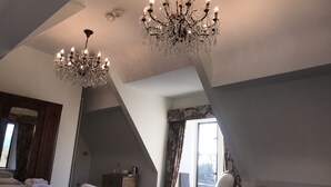 Deluxe Triple Room | Desk, laptop workspace, soundproofing, WiFi (free) - Old Down Manor Hotel (Bristol)