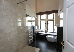 Bathroom - Old Down Manor Hotel (Bristol)