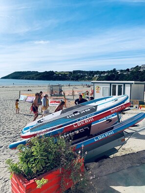 Plage, chaises longues