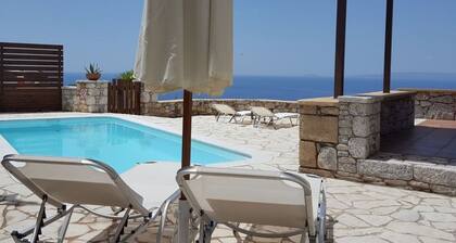 Villa Phoebe in Stoupa, very quiet area, private pool, spectacular sea views.