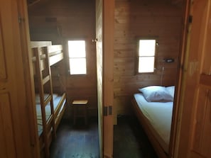 2 habitaciones, cuna de viaje y wifi gratis 