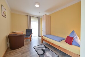 Habitació individual, bany privat | Escriptori, cortines opaques, habitacions insonoritzades i bressols 