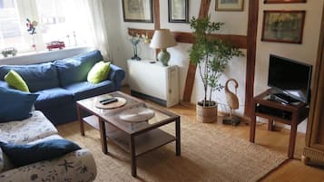 Fernseher, Bücher, Stereoanlage