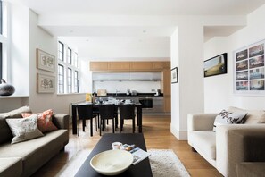 Apartment (2 Bedrooms) | Living room