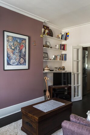 Apartment (1 Bedroom) | Living room | TV