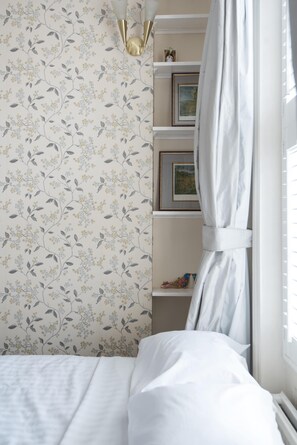 Apartment (1 Bedroom) | 1 bedroom, individually decorated, individually furnished, desk