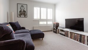 Unclassified image, 4 of 26, button - Bletsoe Walk (London)