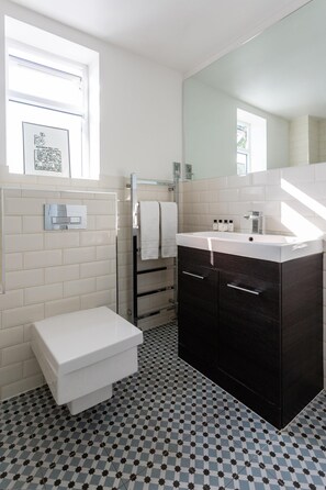 Apartment (2 Bedrooms) | Bathroom