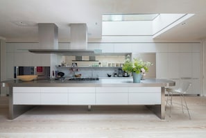 Apartment (5 Bedrooms) | Private kitchen | Fridge, oven, stovetop, electric kettle - Blythe Road by Onefinestay (London)